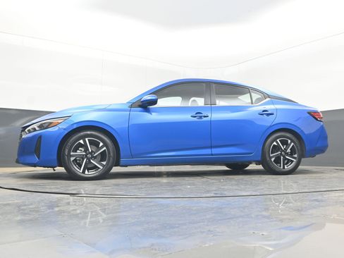 Used 2025 Nissan Sentra SV FWD image 26