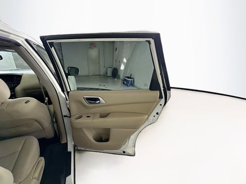 Used 2017 Nissan Pathfinder SV FWD image 28