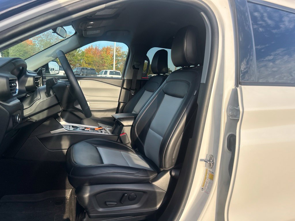 Used 2023 Ford Explorer XLT w/ Equipment Group 202A AWD/4WD image 5