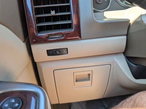 Used 2011 Jeep Liberty Limited w/ Comfort/Convenience Group AWD/4WD image 17