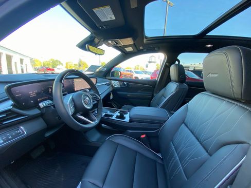 New 2026 Buick Enclave Avenir w/ Super Cruise Package image 4