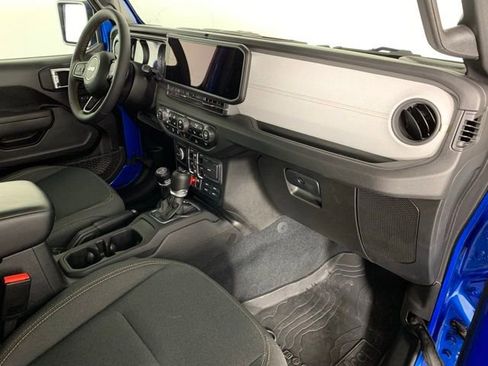 Used 2024 Jeep Gladiator Sport image 25