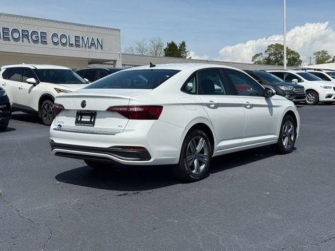Used 2023 Volkswagen Jetta SE FWD image 4