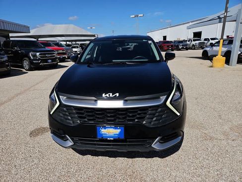 Used 2023 Kia Sportage LX FWD image 3