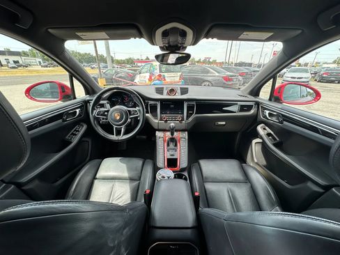 Used 2018 Porsche Macan AWD/4WD image 2