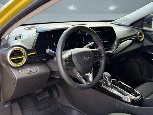 Used 2025 Chevrolet Trax ACTIV w/ Driver Confidence Package FWD image 4