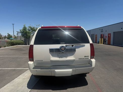 Used 2015 Cadillac Escalade Luxury RWD image 5