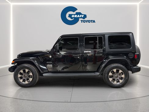 Used 2018 Jeep Wrangler Unlimited Sahara AWD/4WD image 12