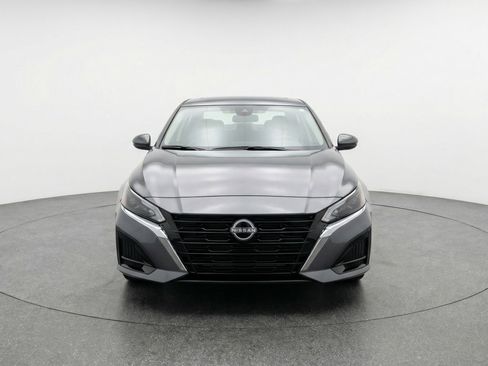 Used 2025 Nissan Altima 2.5 SV image 2