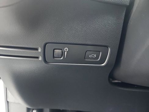 Used 2020 Volvo XC40 T4 R-Design w/ Protection Package image 14