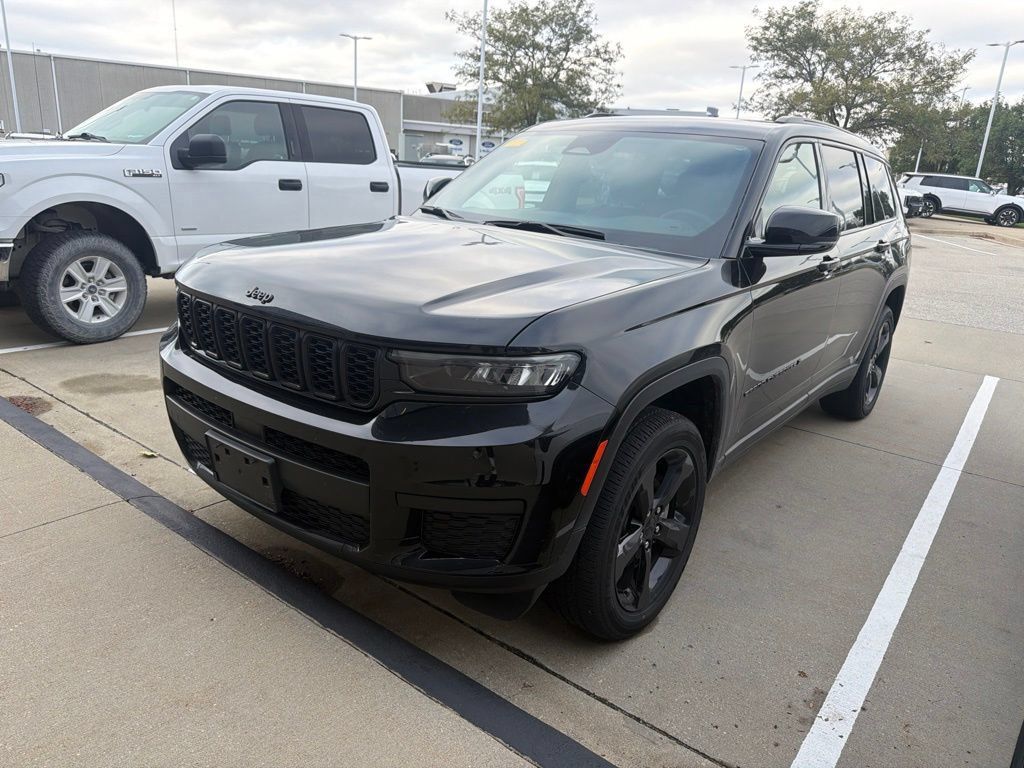 Used 2024 Jeep Grand Cherokee L Altitude AWD/4WD image 2