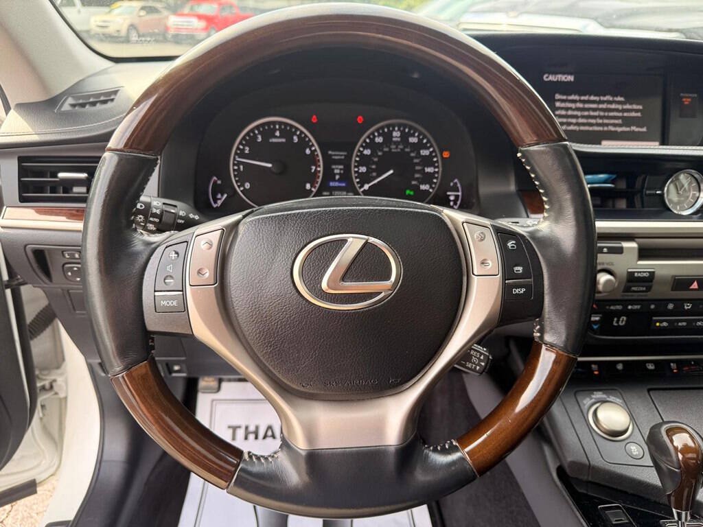 Used 2014 Lexus ES 350 w/ Ultra Luxury Package FWD image 9