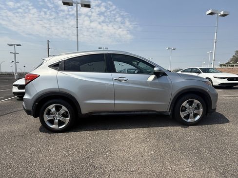 Used 2017 Honda HR-V EX-L image 4