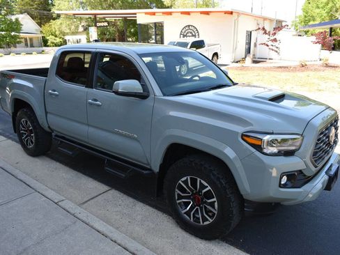 Used 2022 Toyota Tacoma TRD Sport w/ Technology Package AWD/4WD image 41
