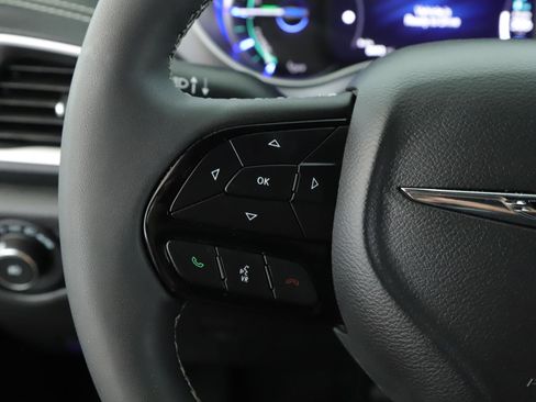 Used 2022 Chrysler Pacifica Touring-L w/ S Appearance Package image 12