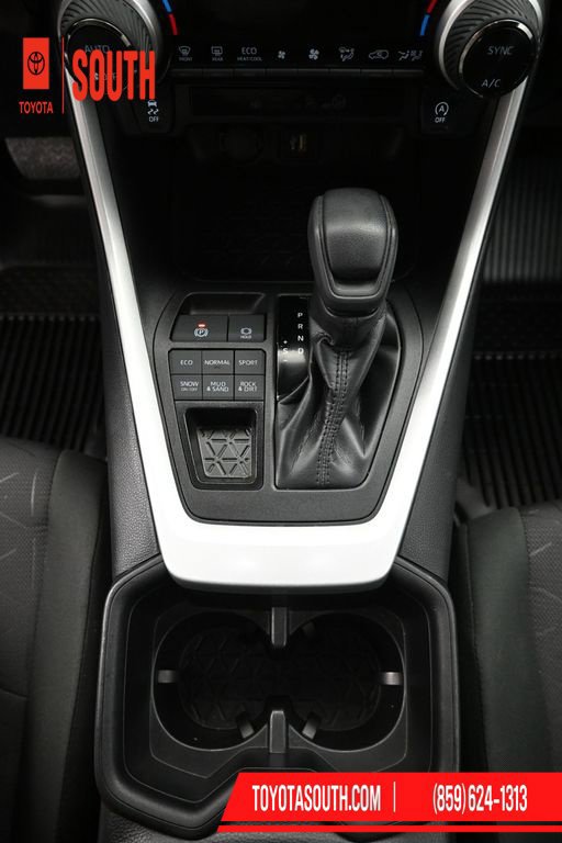 Used 2024 Toyota RAV4 XLE AWD/4WD image 19
