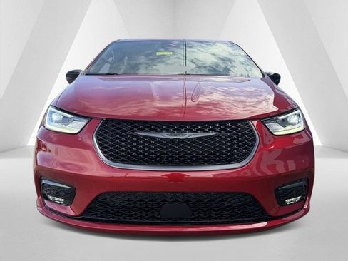 New 2026 Chrysler Pacifica Select FWD image 2