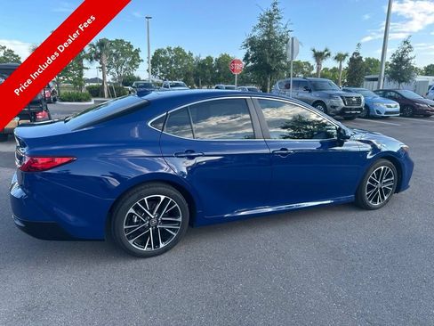 Used 2025 Toyota Camry XLE FWD image 4