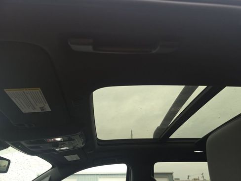 Used 2021 Chevrolet Tahoe Z71 w/ Z71 Signature Package image 13