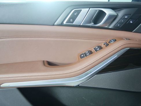 Certified 2024 BMW X5 xDrive50e w/ Premium Package image 8