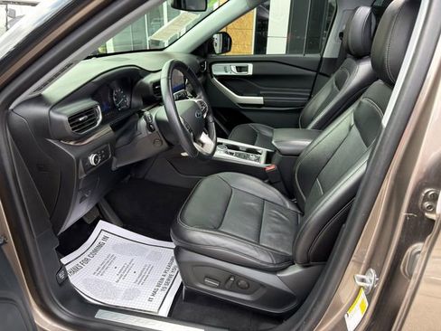 Used 2021 Ford Explorer Limited w/ Equipment Group 301A AWD/4WD image 17