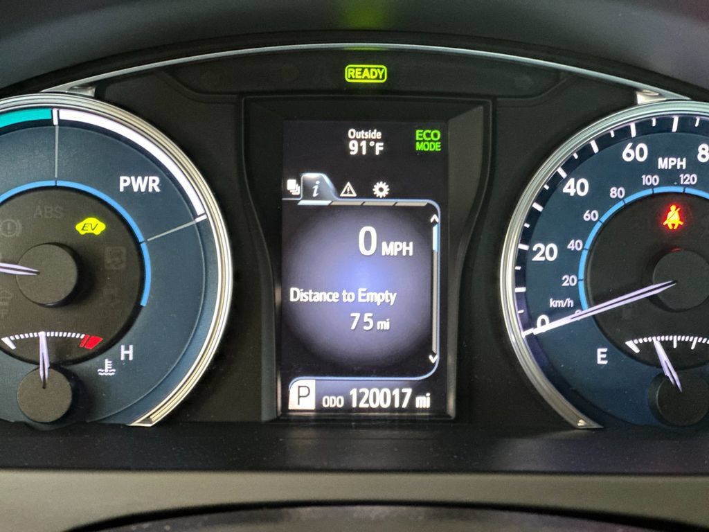 Used 2016 Toyota Camry LE FWD image 25