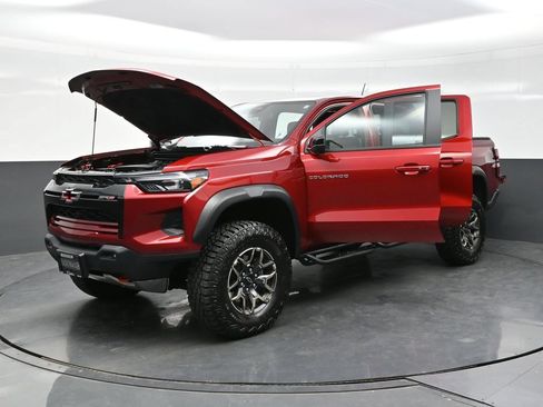Used 2024 Chevrolet Colorado ZR2 w/ ZR2 Convenience Package III AWD/4WD image 39