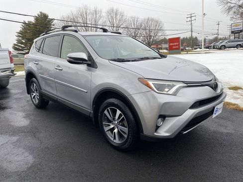 Used 2018 Toyota RAV4 XLE image 1