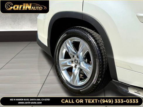 Used 2017 Toyota Highlander Limited Platinum FWD image 34