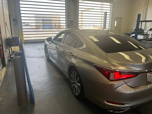 Used 2019 Lexus ES 350 w/ Premium Package FWD image 9