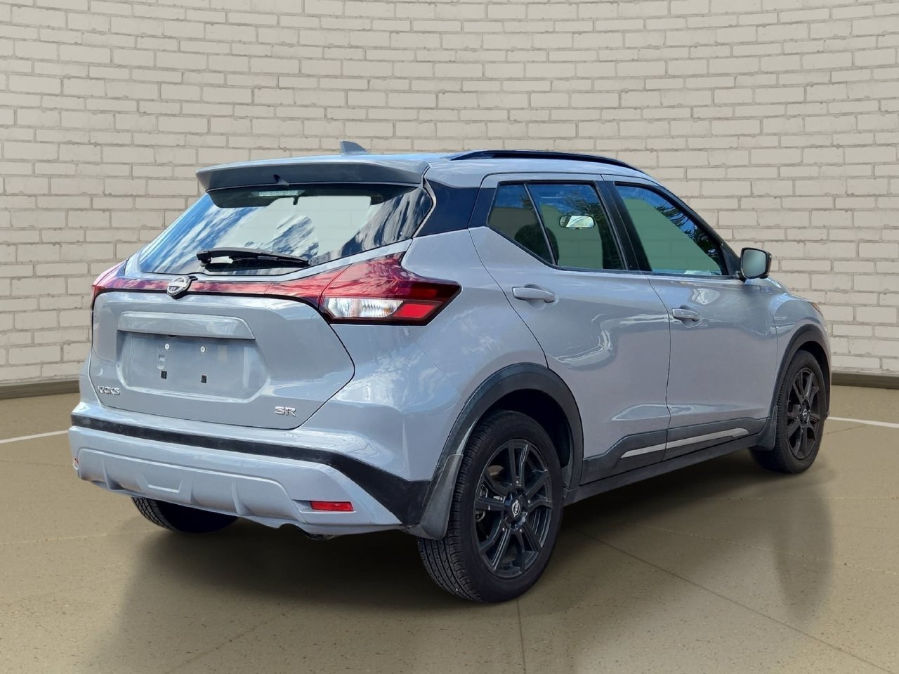 Used 2022 Nissan Kicks SR FWD image 5