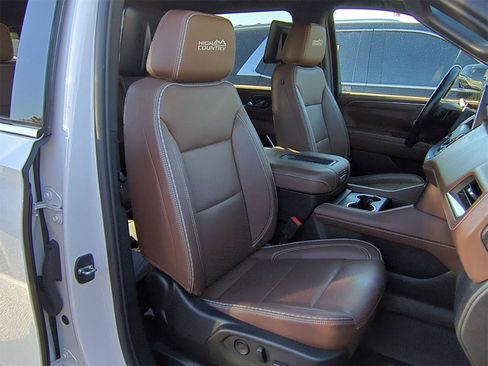 Certified 2024 Chevrolet Tahoe High Country w/ Advanced Technology Package image 32