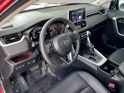 Used 2019 Toyota RAV4 Limited w/ Cold Weather Package FWD image 18