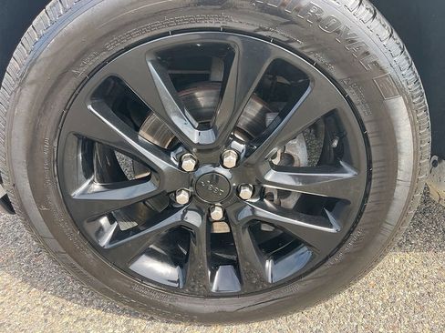 Used 2019 Jeep Grand Cherokee Altitude AWD/4WD image 12