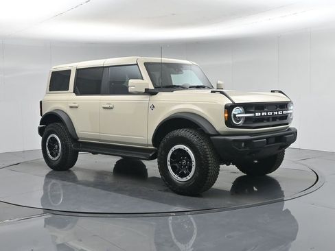 Certified 2025 Ford Bronco Outer Banks w/ Sasquatch Package AWD/4WD image 27