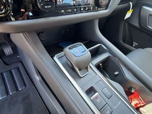 New 2026 Nissan Pathfinder SL image 24