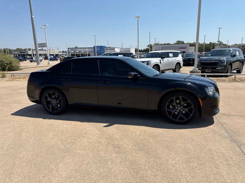 Used 2023 Chrysler 300 S w/ Comfort Group RWD image 12