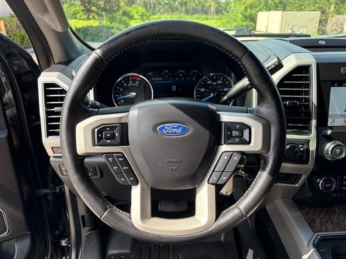 Used 2019 Ford F250 Lariat w/ Lariat Value Package AWD/4WD image 16