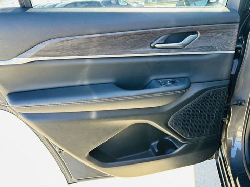 Used 2023 Jeep Grand Cherokee L Limited w/ Black Appearance Package image 28