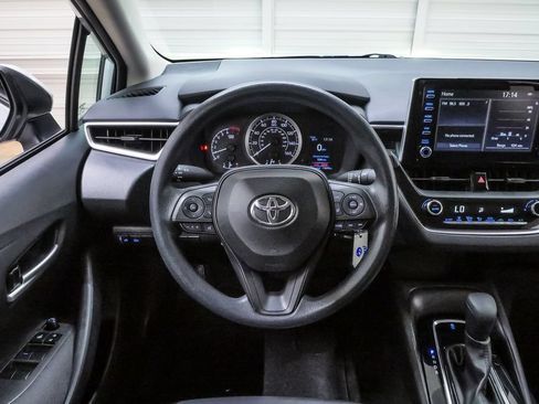Used 2020 Toyota Corolla LE FWD image 18