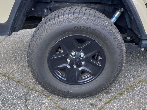 Used 2020 Jeep Gladiator Sport w/ Quick Order Package 24S image 8