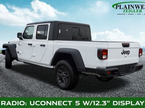 Used 2025 Jeep Gladiator Sport image 2