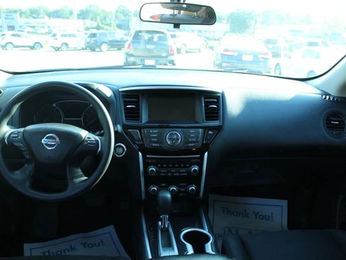 Used 2018 Nissan Pathfinder S image 22