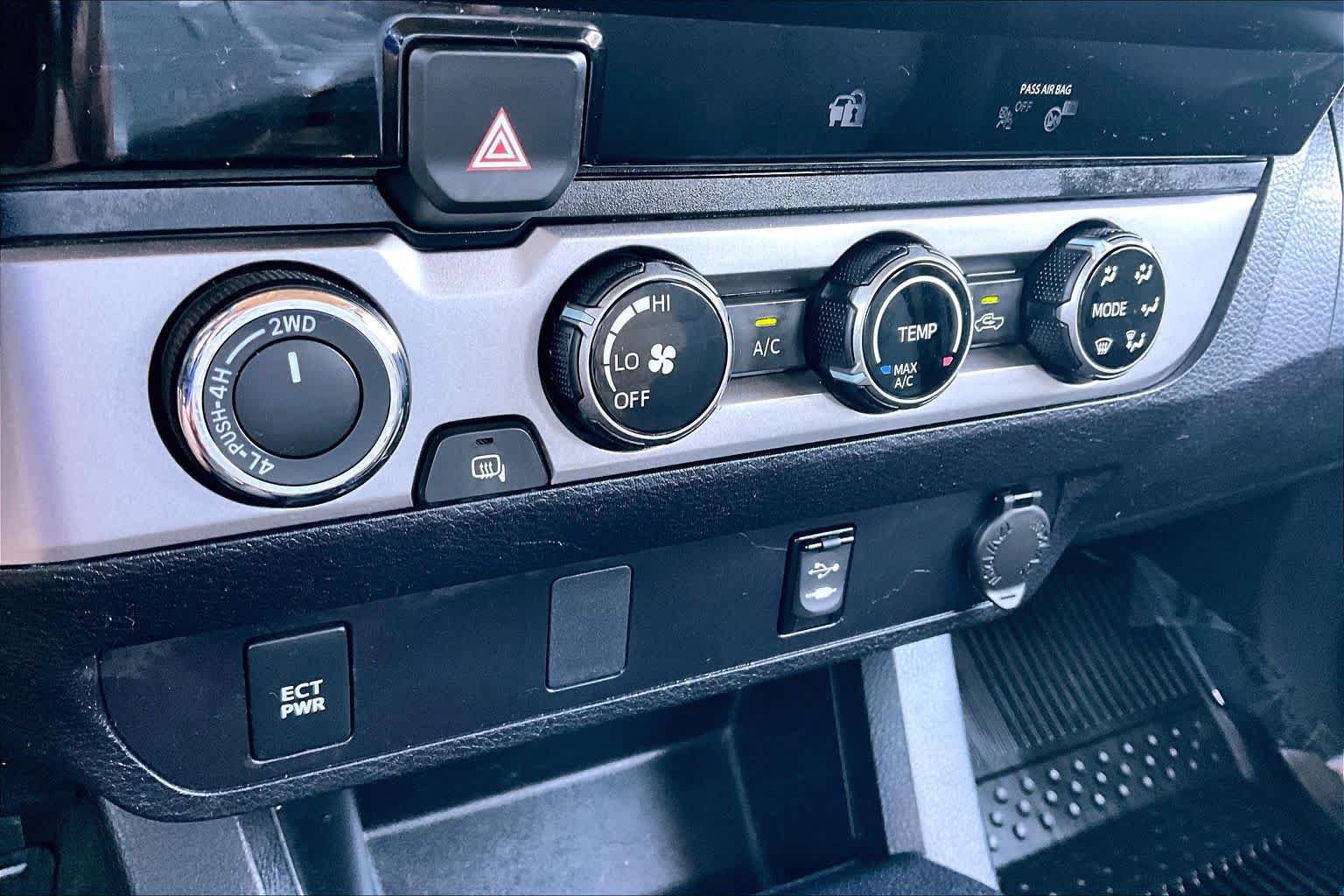 Used 2018 Toyota Tacoma SR AWD/4WD image 33