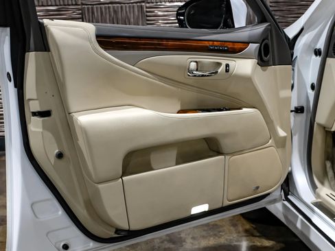 Used 2015 Lexus LS 460 L RWD image 38