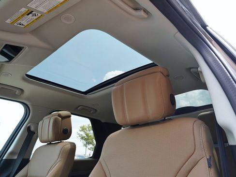 New 2026 Land Rover Discovery Limited Edition AWD/4WD image 13