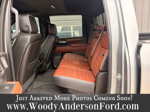 Used 2024 GMC Sierra 3500 Denali Ultimate AWD/4WD image 8