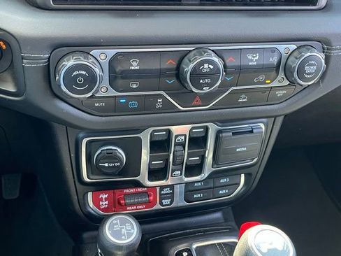 Used 2024 Jeep Wrangler Unlimited Rubicon 4xe AWD/4WD image 20
