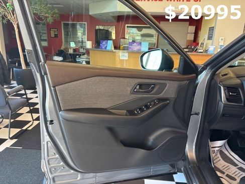 Used 2023 Nissan Rogue S image 15