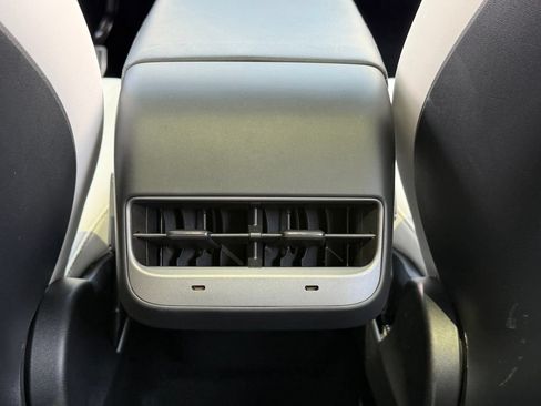 Used 2023 Tesla Model Y Long Range AWD/4WD image 48